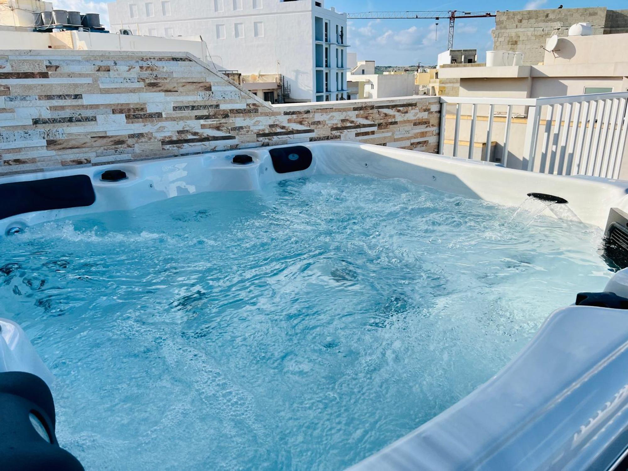 Poseidon Court Penthouse Superior Appartement St. Paul's Bay Buitenkant foto